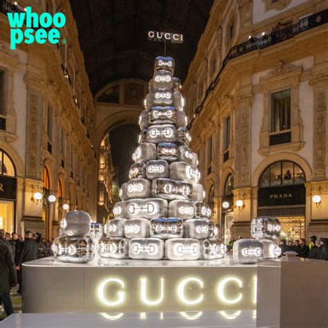 albero gucci natale|Gucci accende il suo albero di Natale in Galleria Vittorio .